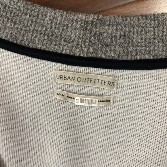 URBAN OUTFITTERS Oversized Sweater with Bishop Sleeves Medium - Picture 3 of 8